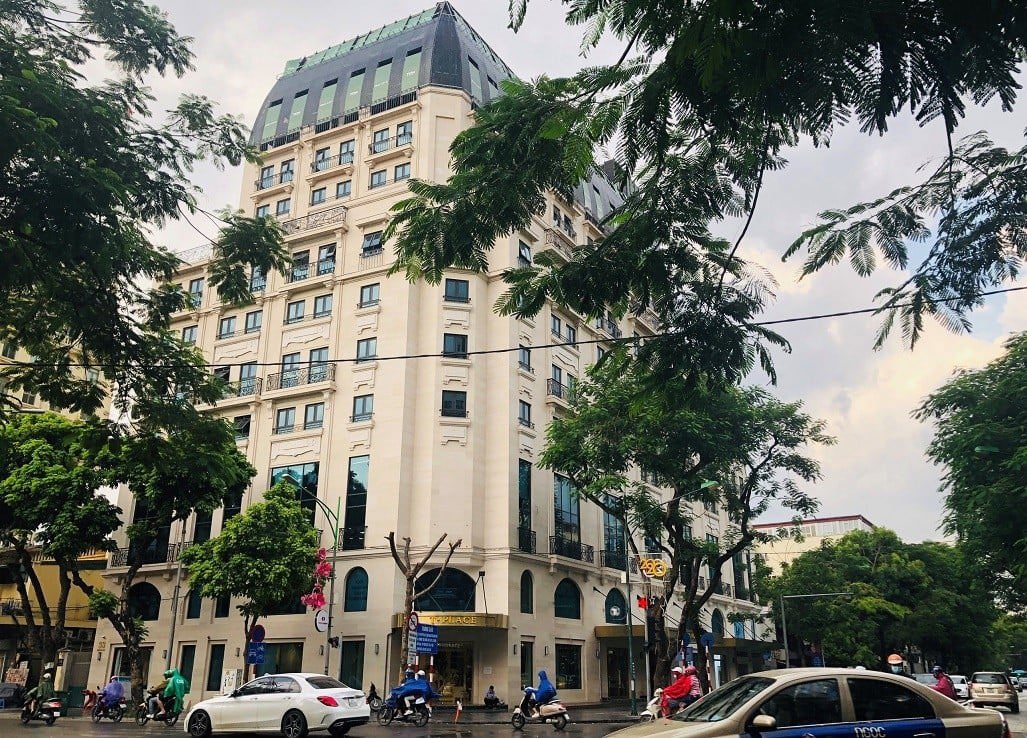 Toàn cảnh khu trung tâm quận Hoàn Kiếm với các tòa nhà và khu căn hộ